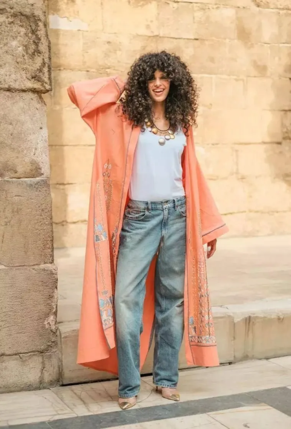 قفطان اخر شياكه مبهج بالتطريز كله الماتريال كتان سايز ٨٥ كيلو